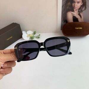 Tom Ford Sunglasses Unisex Modern Style Designer Eyewear 🌿